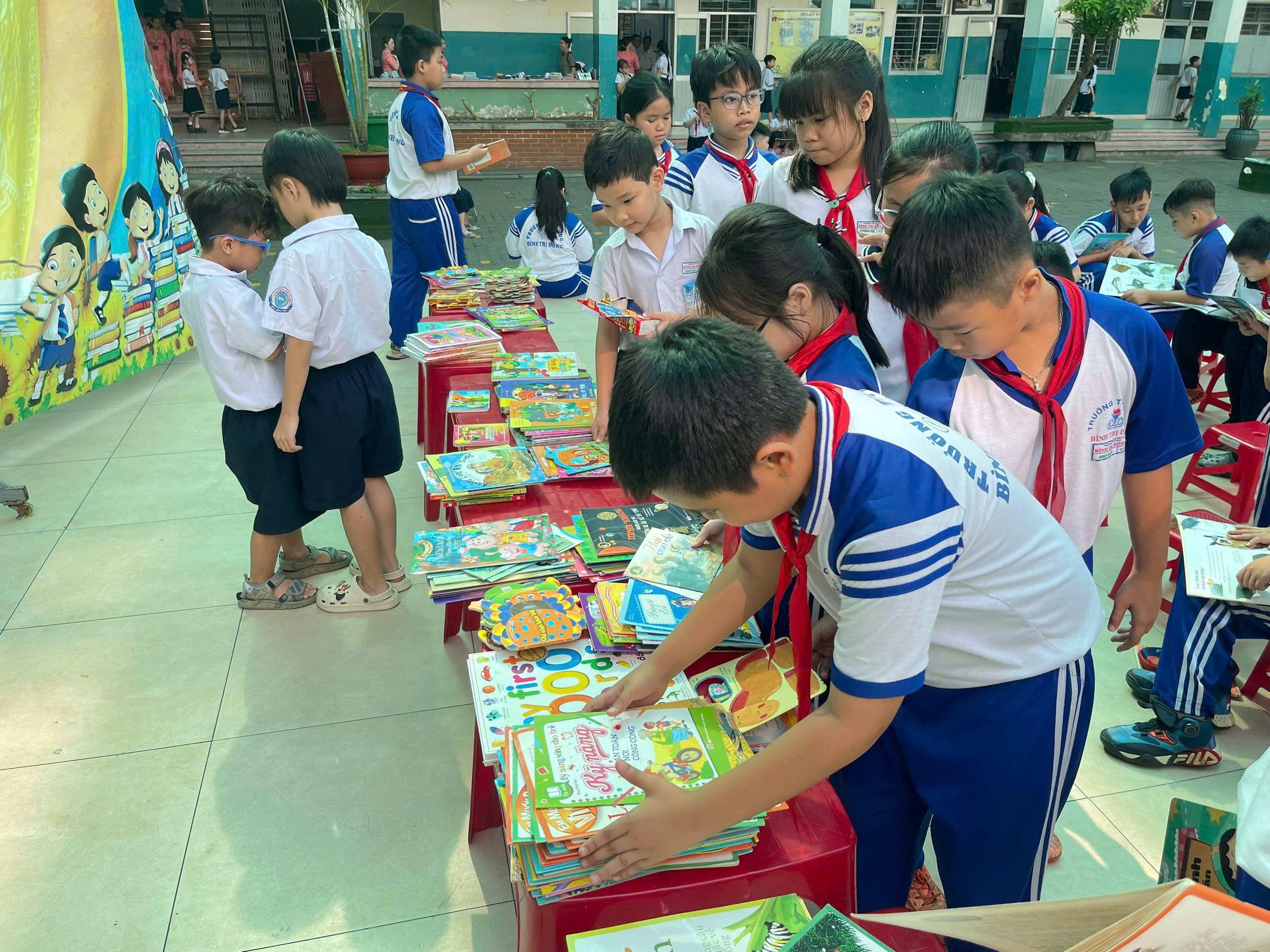 Books presented through accessible and engaging themes - Binh Tri Dong Primary School