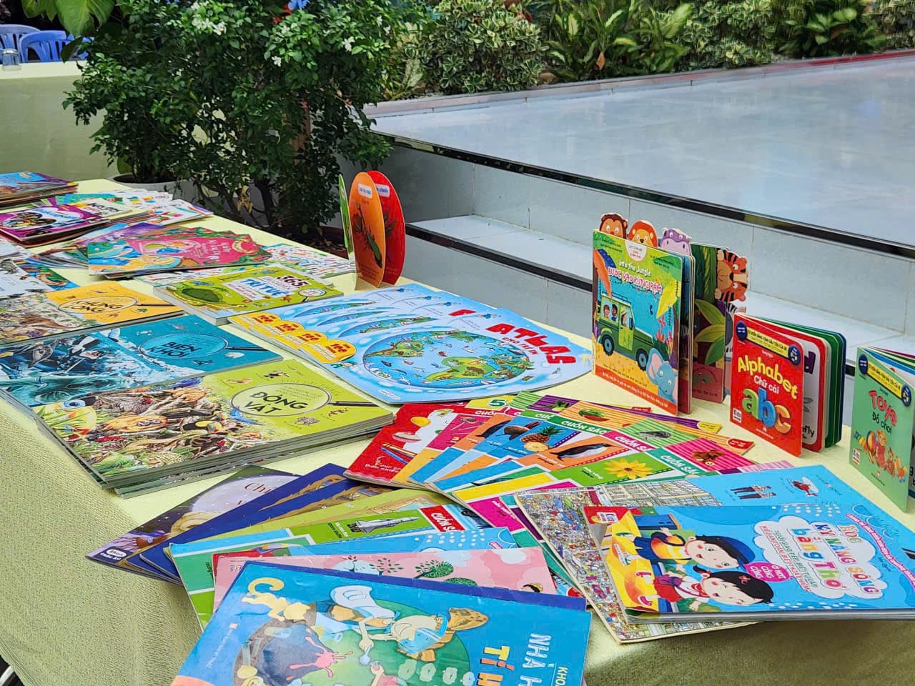 Books presented through accessible and engaging themes - Duong Minh Chau Primary School