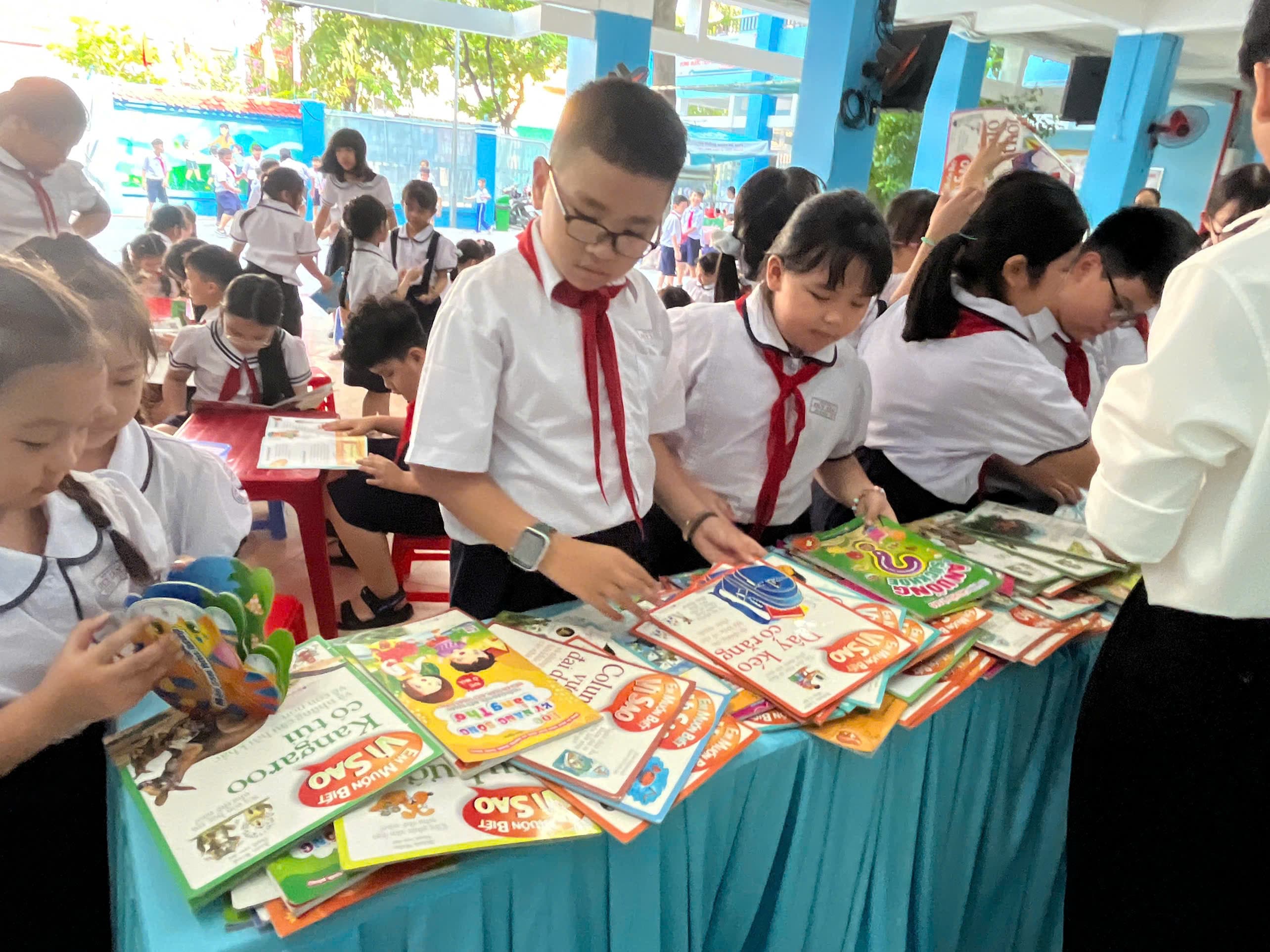 Books presented through accessible and engaging themes - Duy Tan Primary School