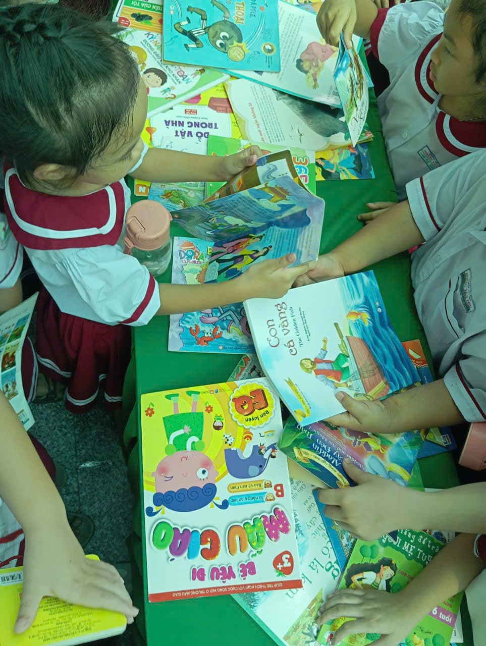 Books presented through accessible and engaging themes - Hoang Van Thu Primary School