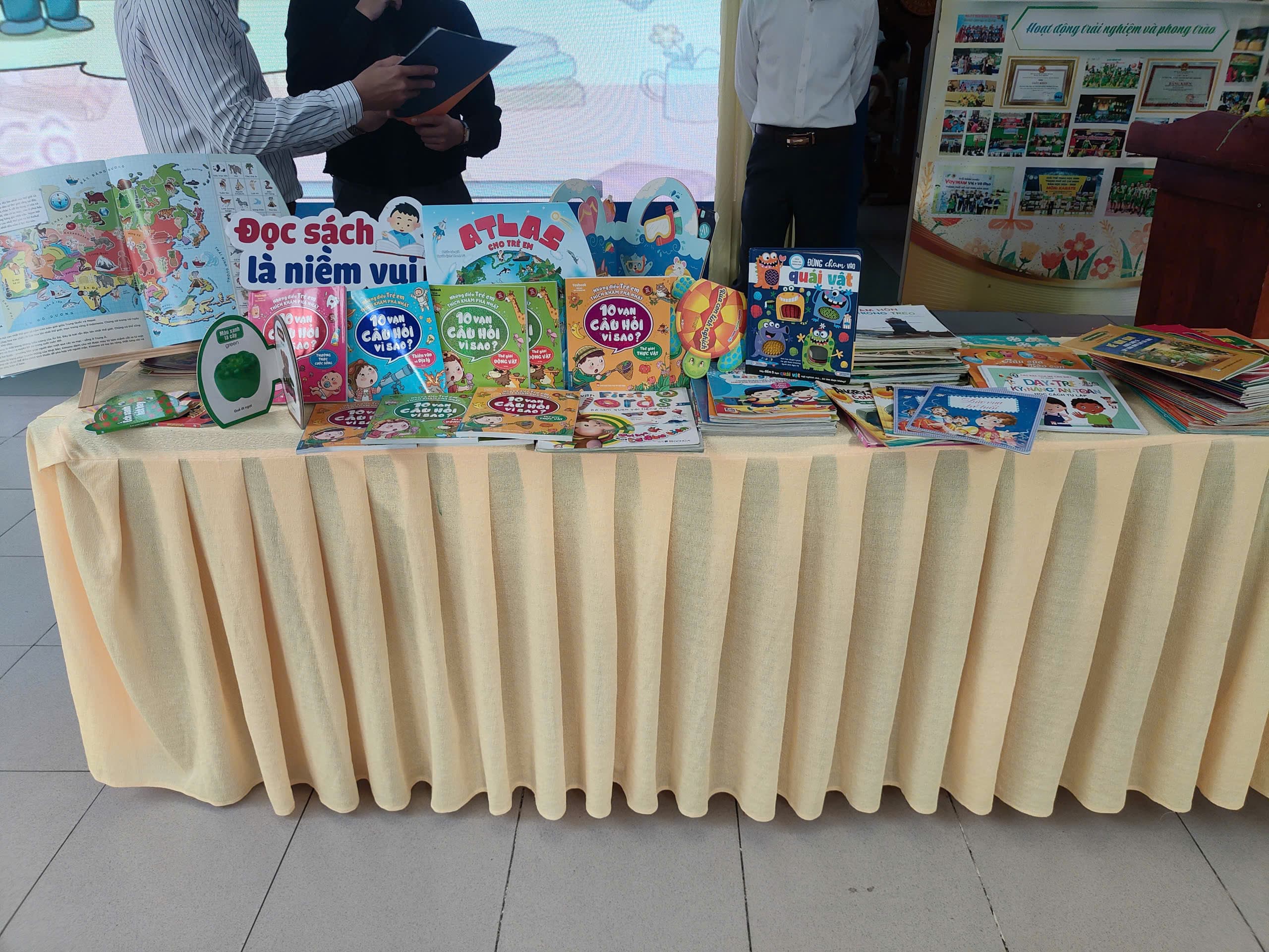 Books presented through accessible and engaging themes - Huynh Van Chinh Primary School