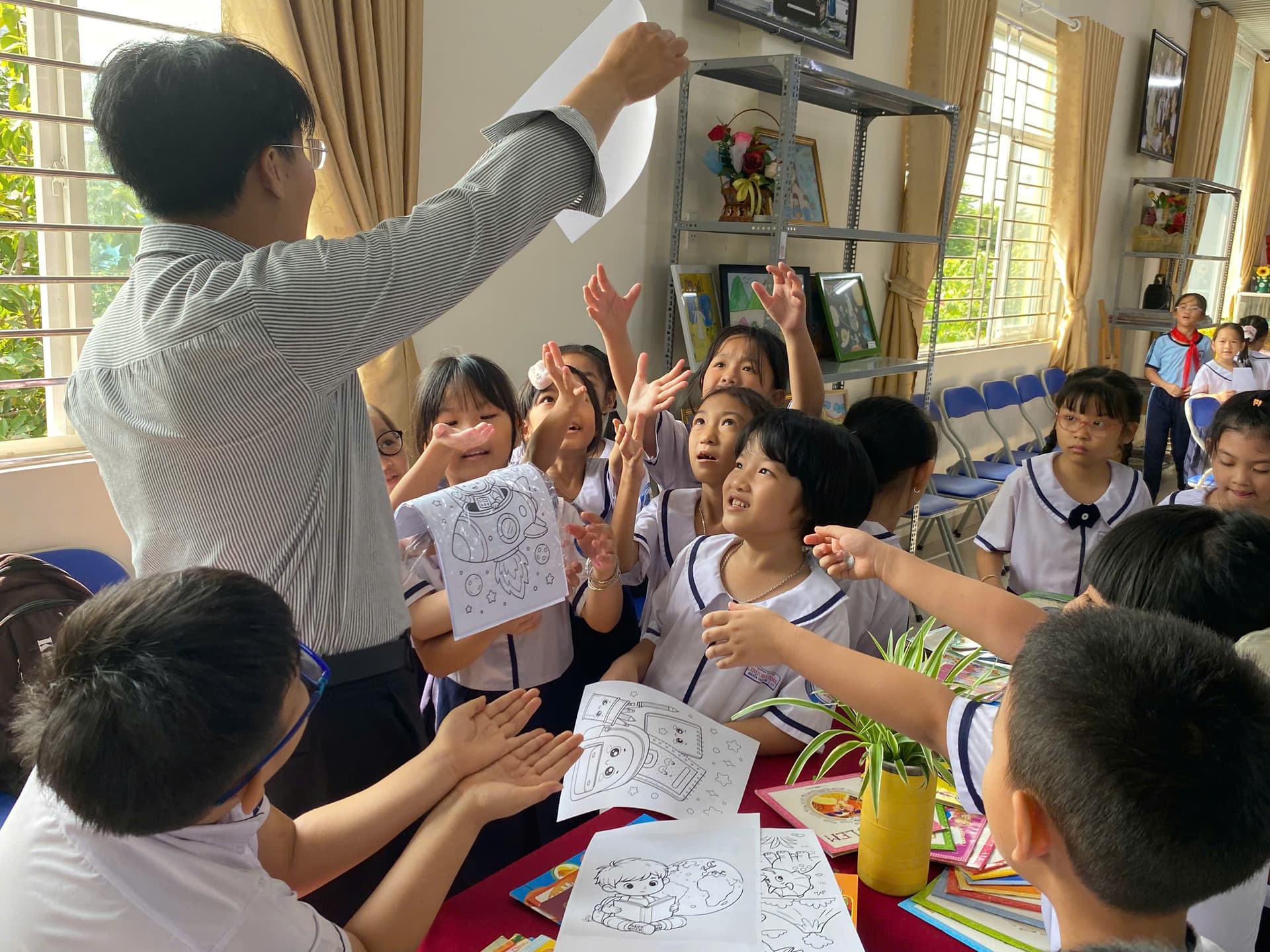 Why do schools choose to work with Famaca?